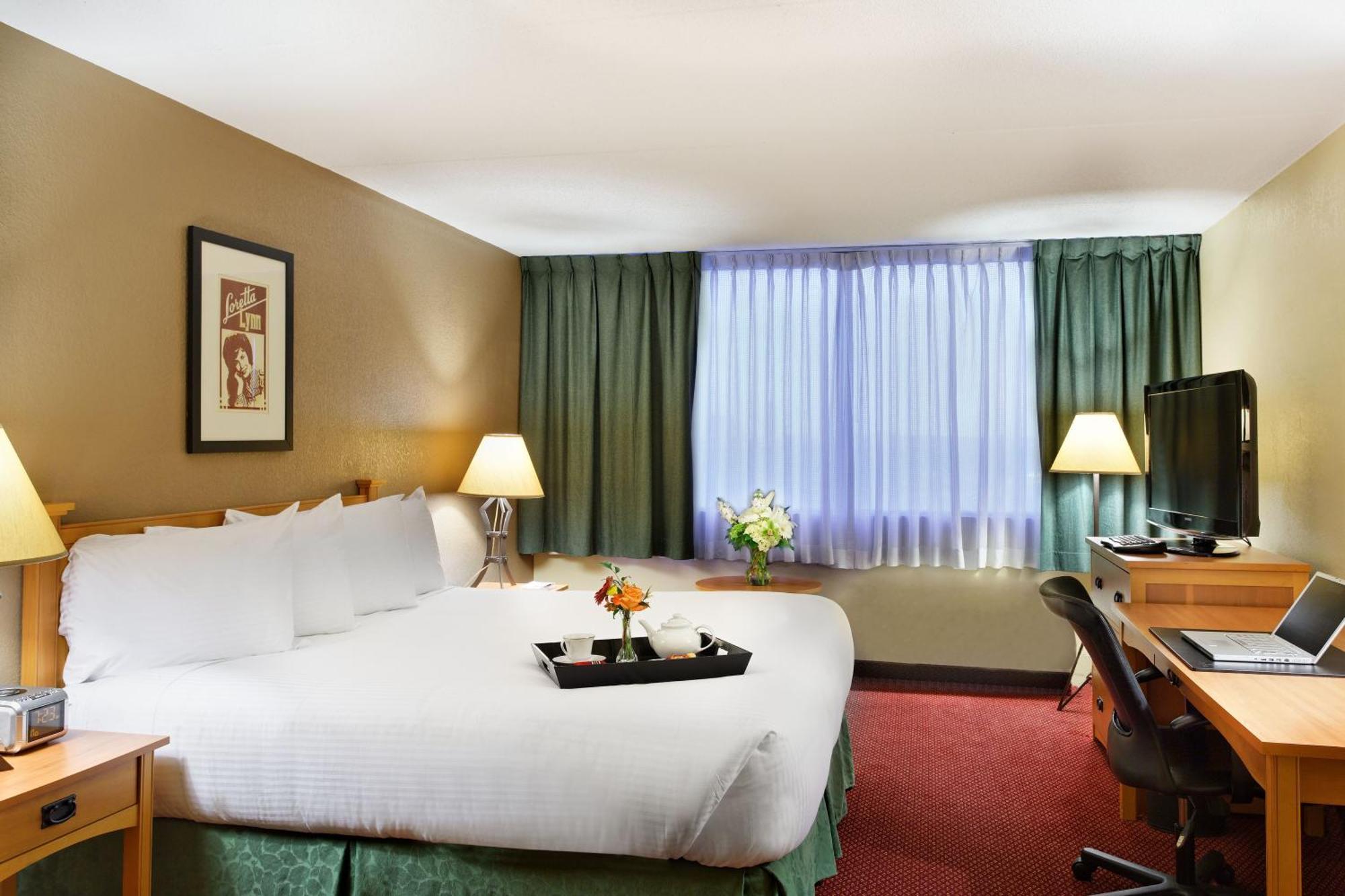 Club King Room