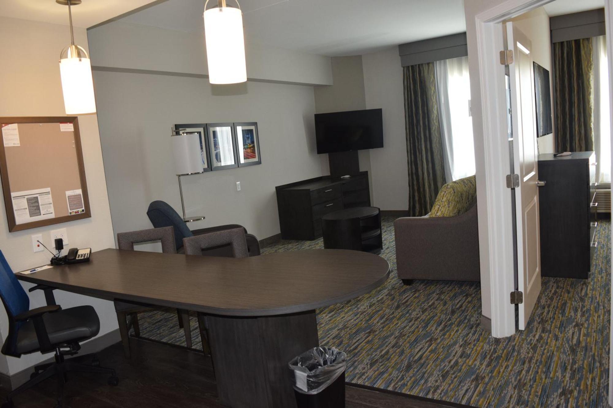 One-Bedroom King Suite Sofa Bed