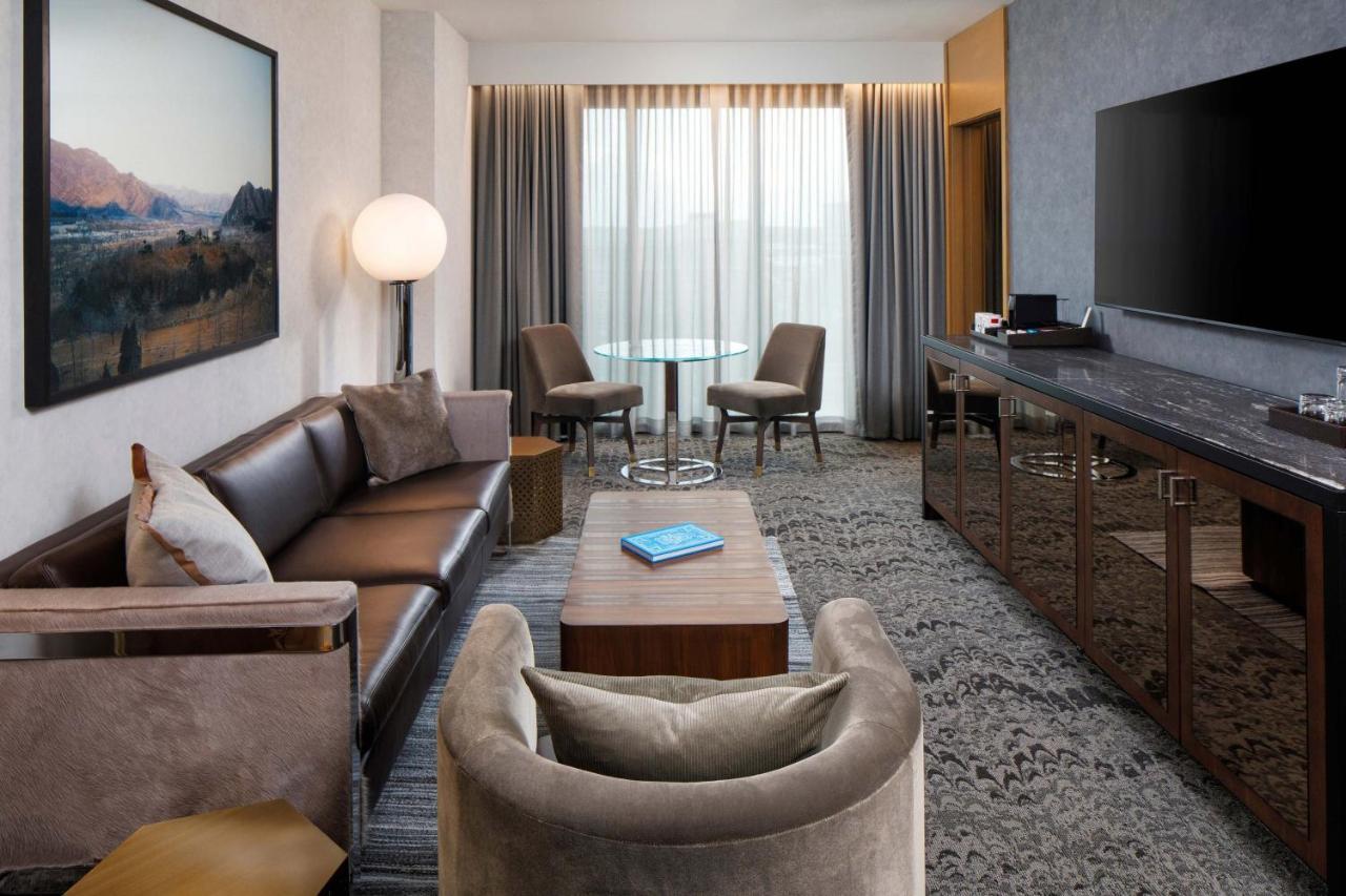 Luxury King Suite City View