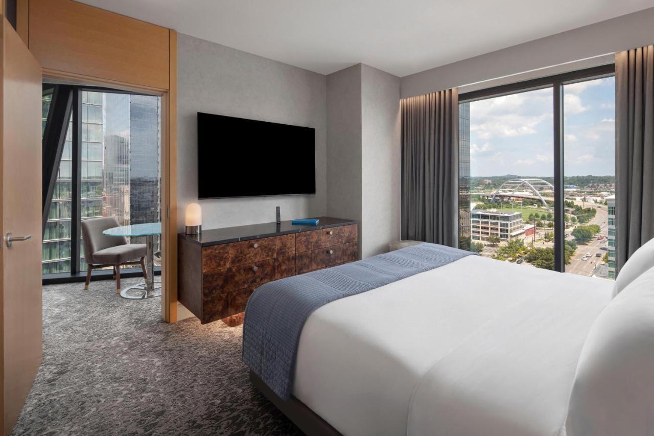 Corner King Suite City View