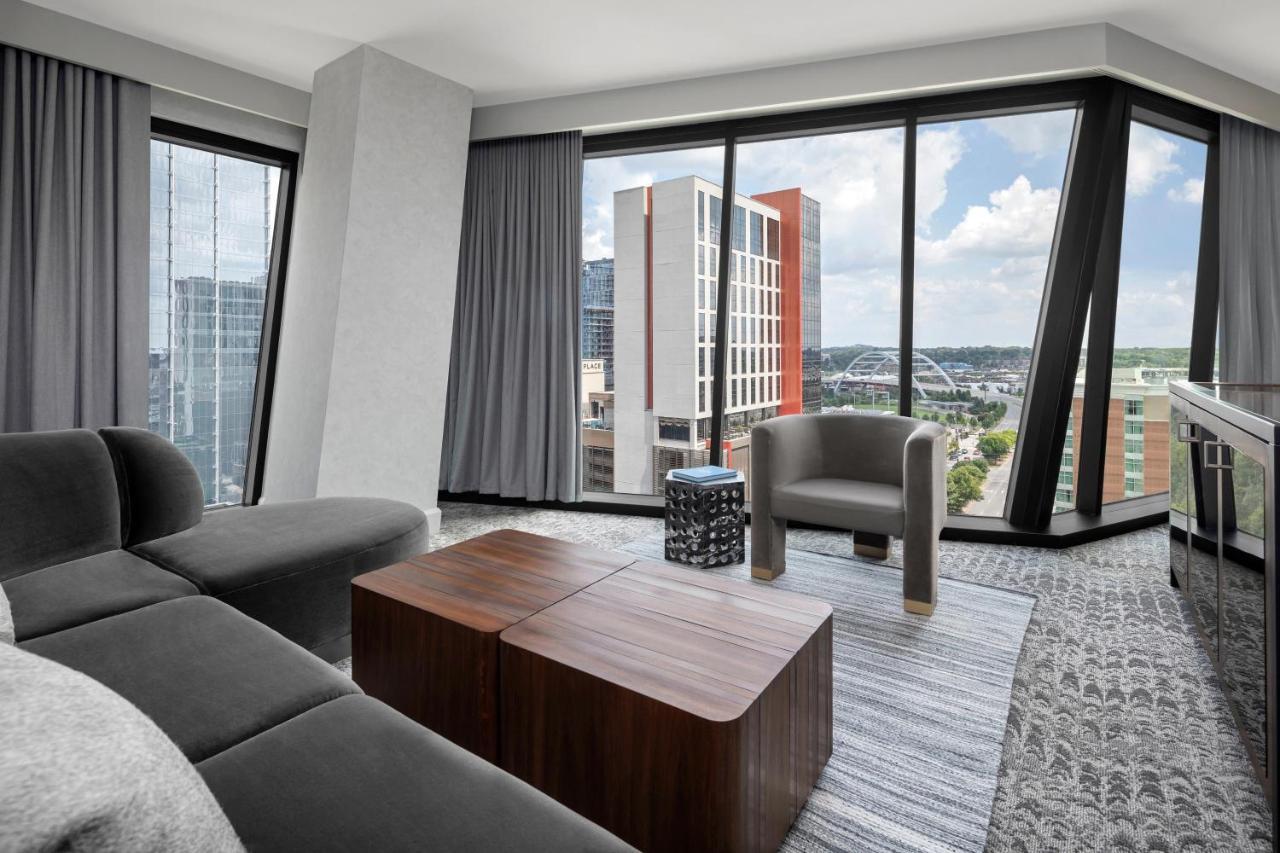 Corner King Suite City View