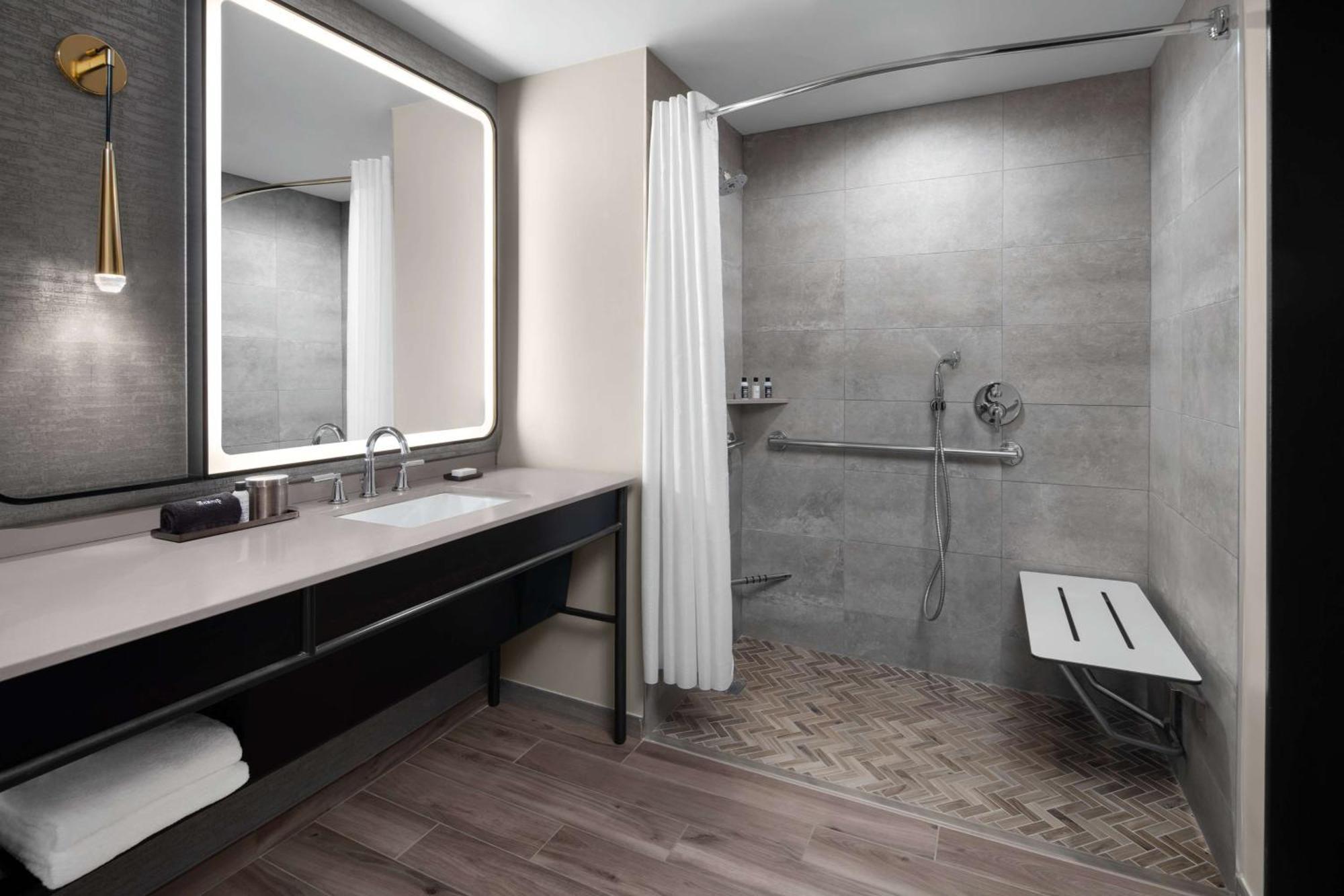 Queen Room Two Queen Beds Roll Shower Mobility Accessible or City View