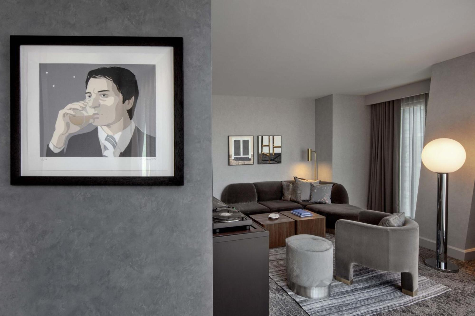 Corner King Suite City View