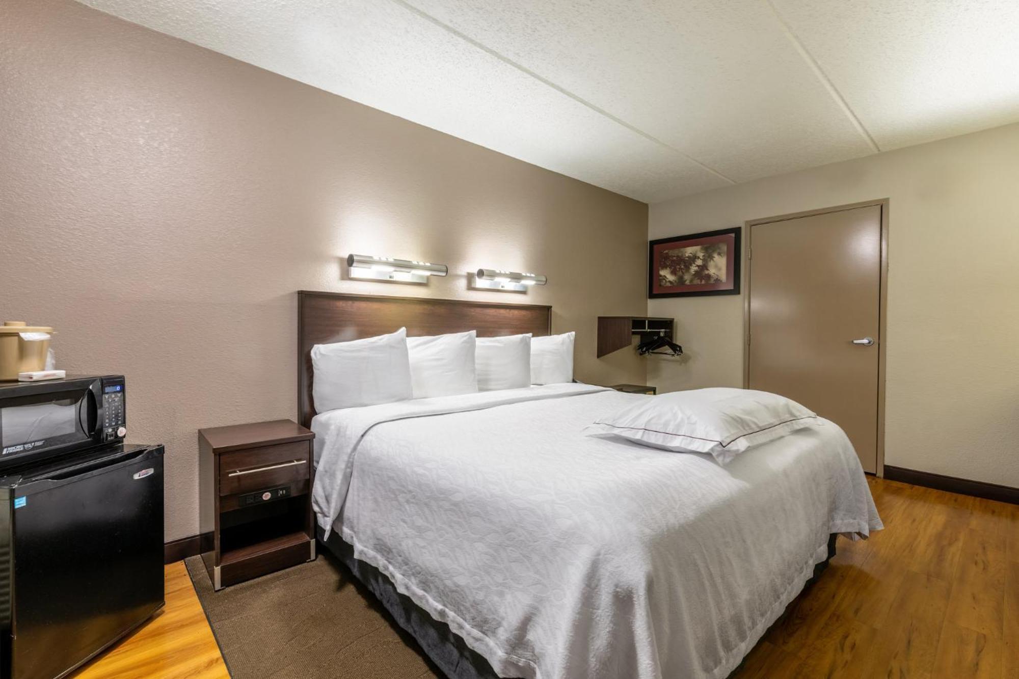 Premium King Room Disability Access Smoke Upgraded Bedding & Snack,1705968657:JPEG