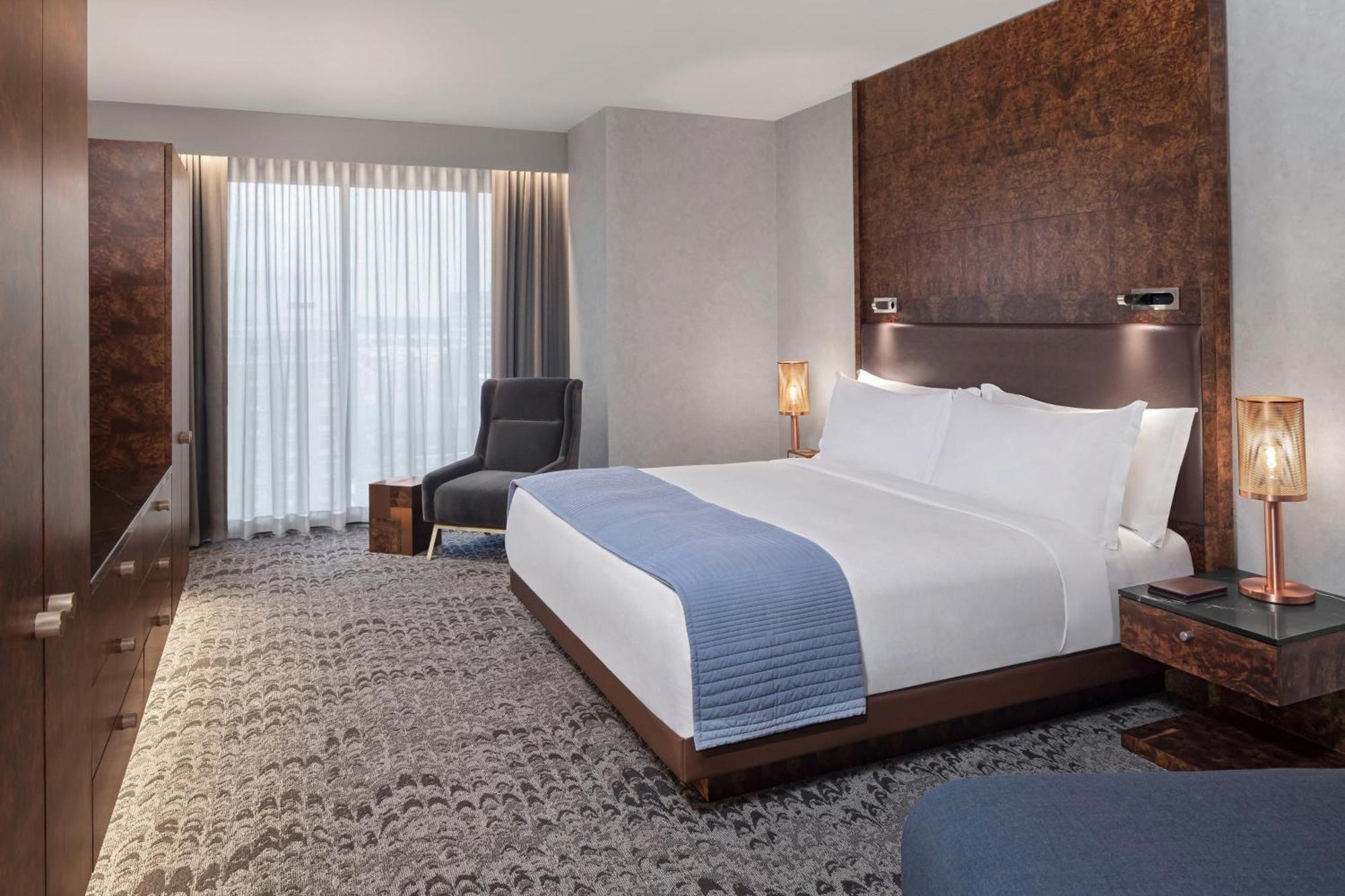 Luxury King Suite City View