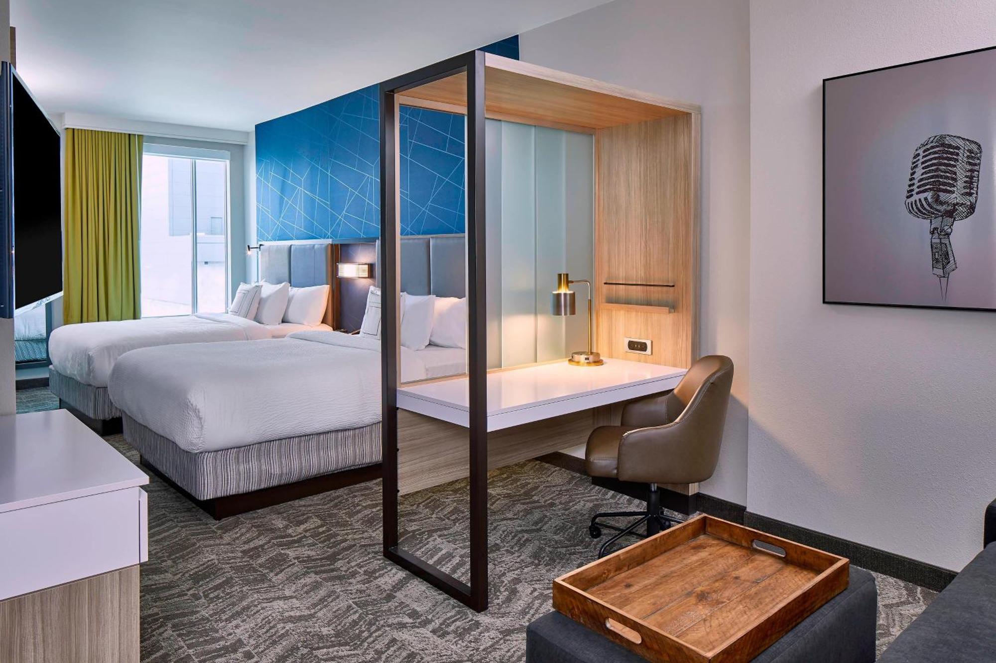 Suite 2 Queen Trundle bed High floor