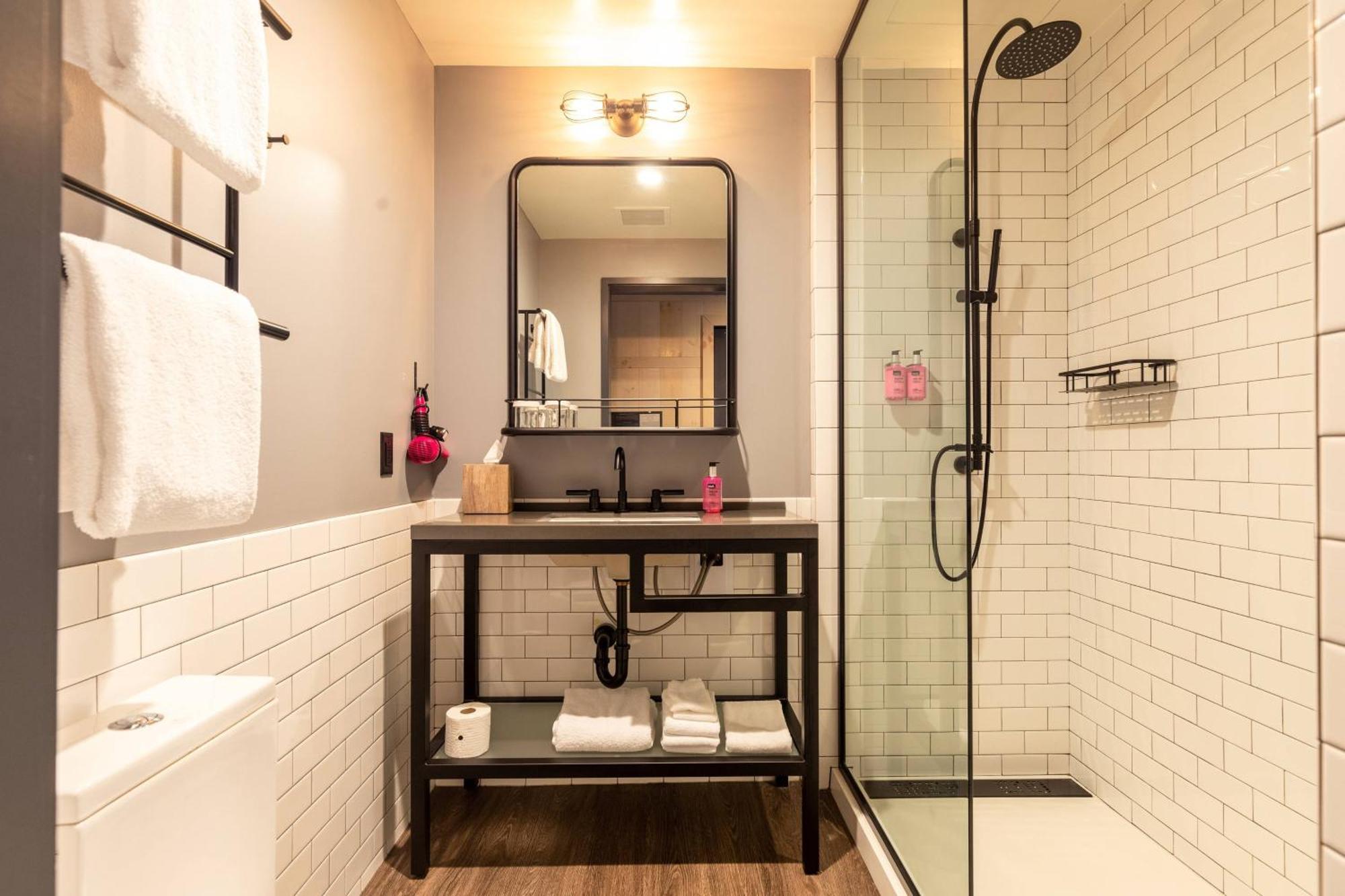 King Room with Street View