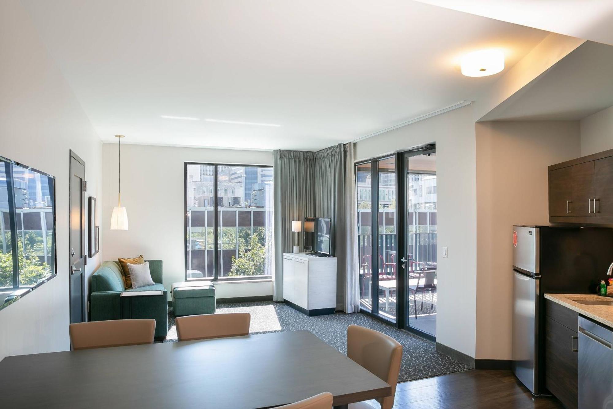 1 Bedroom Suite, 1 King, City view, Balcony,1364438867:JPEG