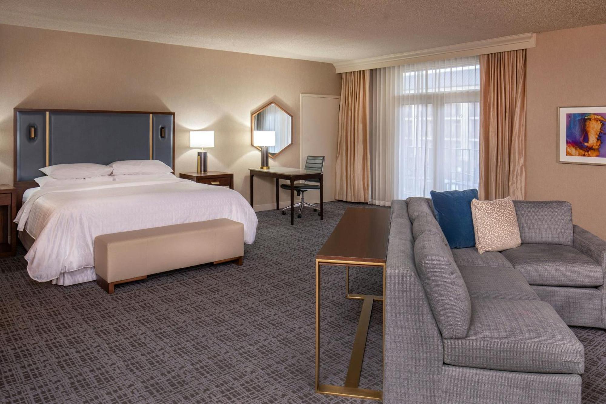 Junior Suite 1 King Corner room