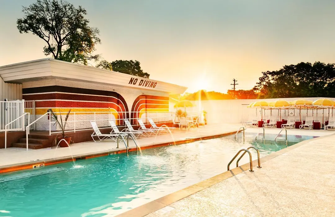 The Dive Motel And Swim Club-1