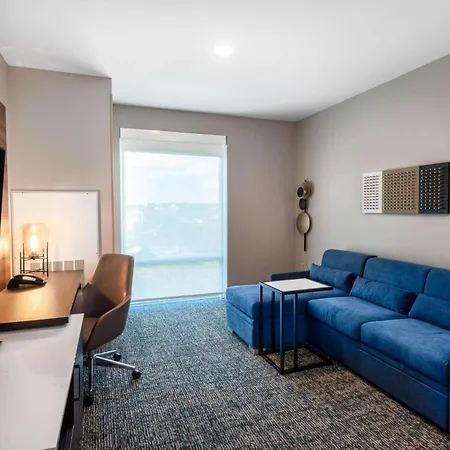 La Quinta Inn & Suites By Wyndham Nashville Downtown Stadium-2