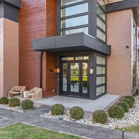 Luxury Home In Green Hills With Garage And Walk To The Park-3
